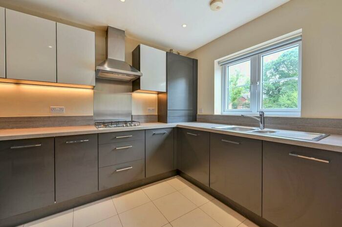 4 Bedroom Detached House To Rent In Brookwood Farm Drive, Woking, GU21