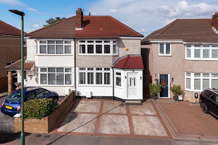 3 Bedroom Semi-Detached House For Sale In Birch Grove, Welling, DA16