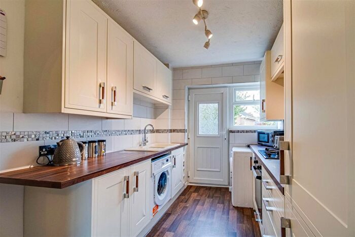 3 Bedroom Terraced House For Sale In Netherfield Avenue, Netherton, Wakefield, WF4
