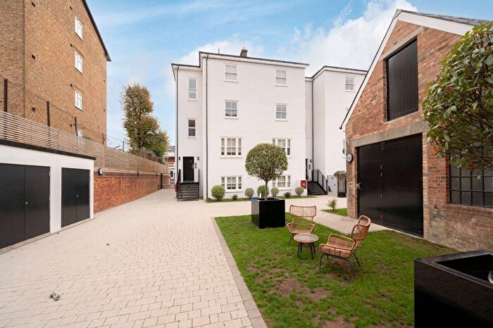 2 Bedroom Flat To Rent In Wates Yard, Mitcham Lane, Streatham Park, London, SW16