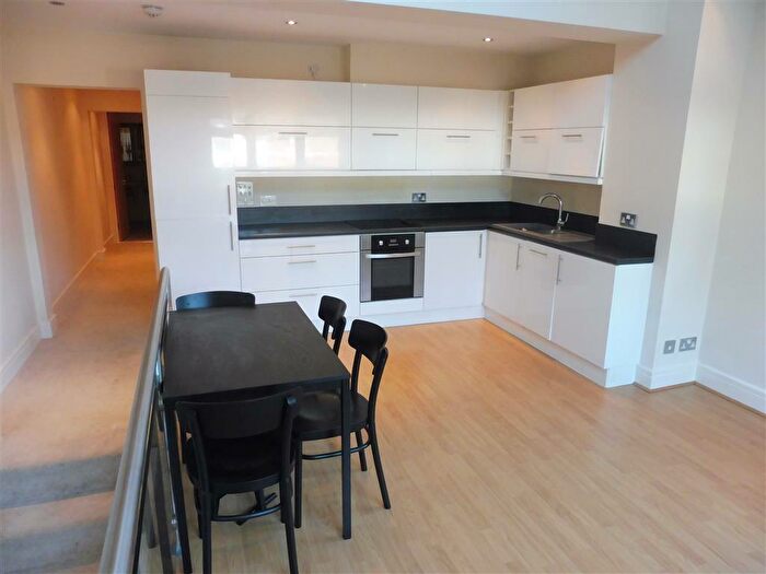 2 Bedroom Apartment To Rent In Cathedral Road, Cardiff, CF11