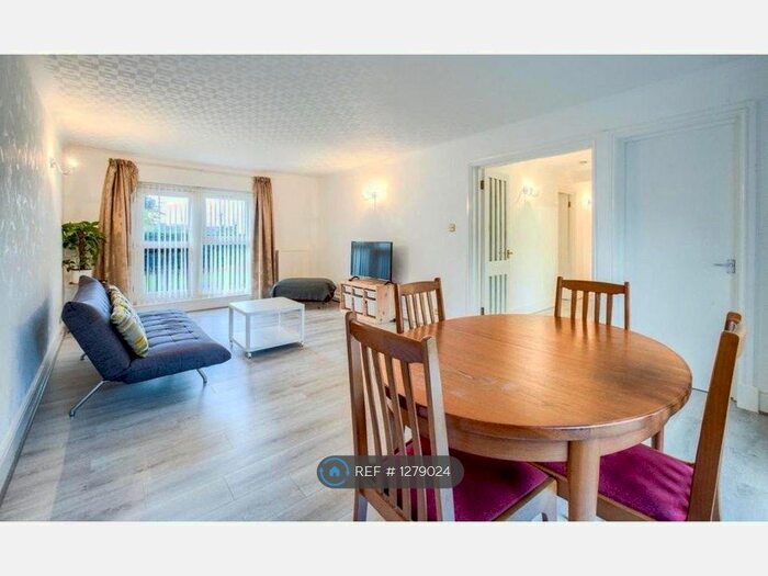 2 Bedroom Flat To Rent In Copper Beeches, Solihull B91