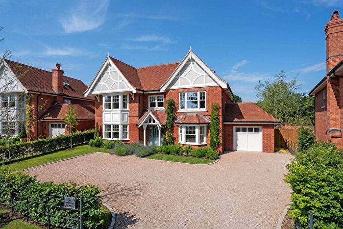 5 Bedroom Detached House For Sale In Hayes Grove, Shiplake, Henley-On-Thames, RG9