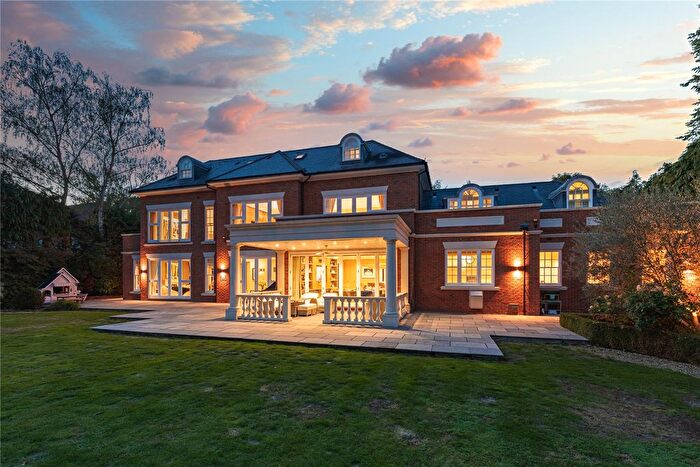 6 Bedroom Detached House For Sale In Chargate Close, Burwood Park, KT12