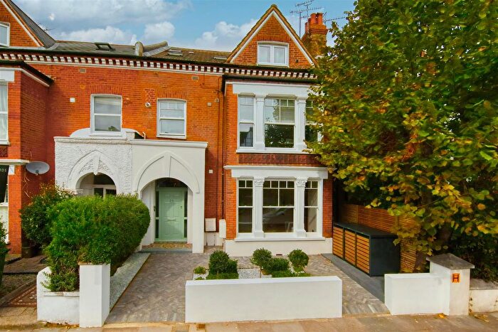3 Bedroom Flat For Sale In Marius Road, London, SW17