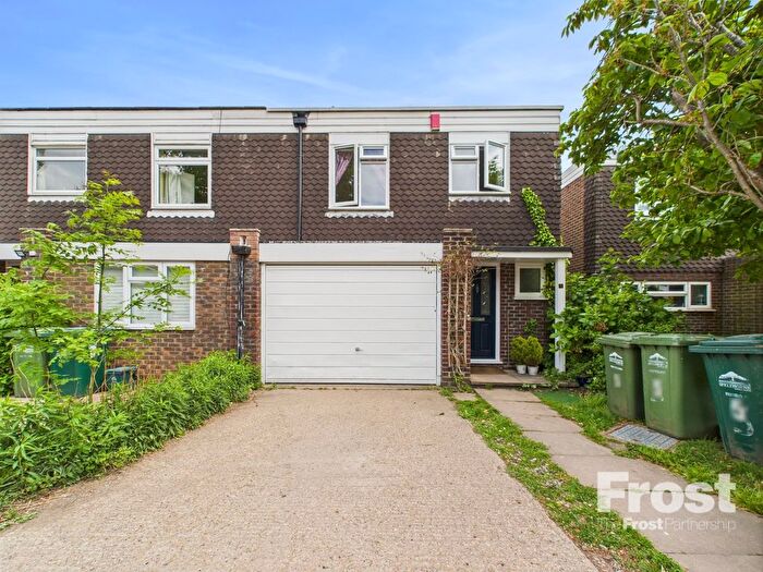 3 Bedroom End Of Terrace House To Rent In The Mallards, Staines-Upon-Thames, Middlesex, TW18