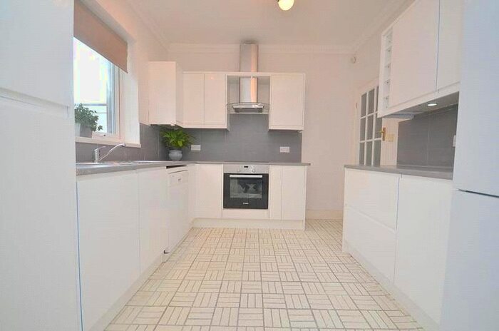 3 Bedroom Semi-Detached House To Rent In Fontayne Avenue, Chigwell IG7