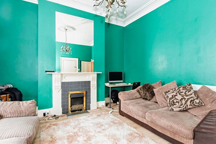 2 Bedroom Flat For Sale In Clifton Street, Plymouth, PL4