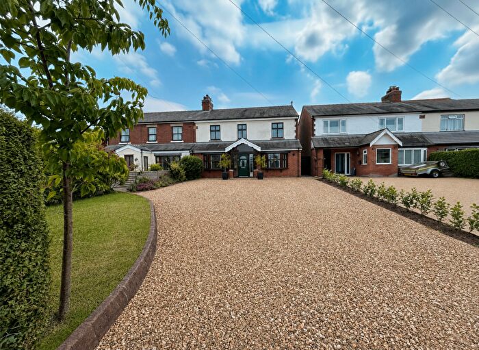 4 Bedroom Semi-Detached House For Sale In Brick Kiln Lane, Rufford, L40