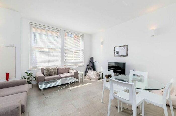 3 Bedroom Flat To Rent In Great Sutton Street, Clerkenwell, London, EC1V