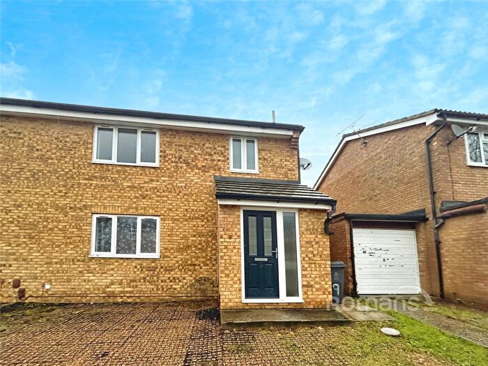 3 Bedroom Semi Detached House For Sale In Beaumont Close, Maidenhead, Berkshire, SL6