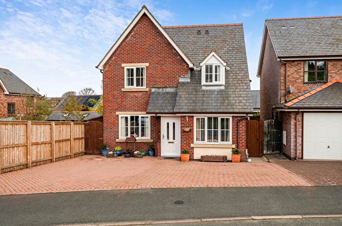 3 Bedroom Detached House For Sale In Parc Yr Onnen, Llanfair Caereinion, Welshpool, Powys, SY21