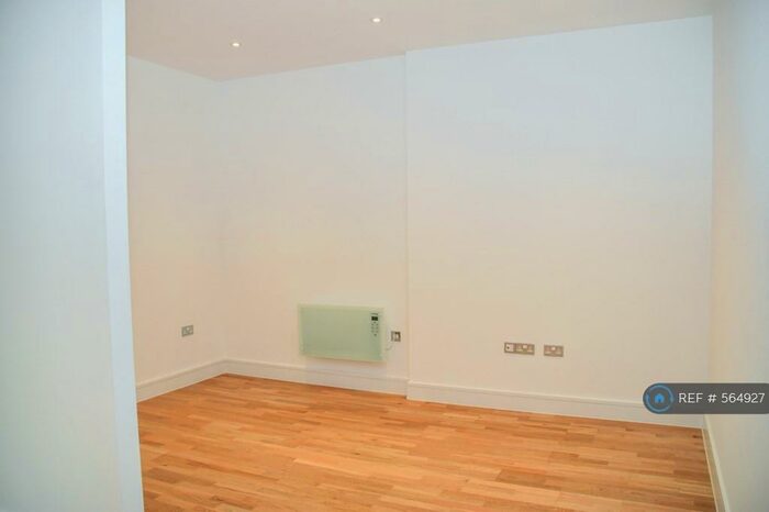 1 Bedroom Flat To Rent In Bartley Way, Hook, RG27