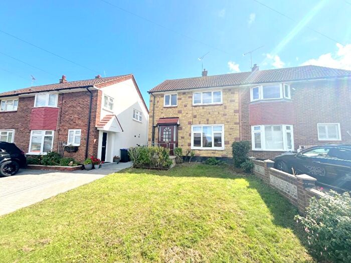 3 Bedroom End Of Terrace House To Rent In Mendip Crescent, Leigh-On-Sea, Essex, SS0