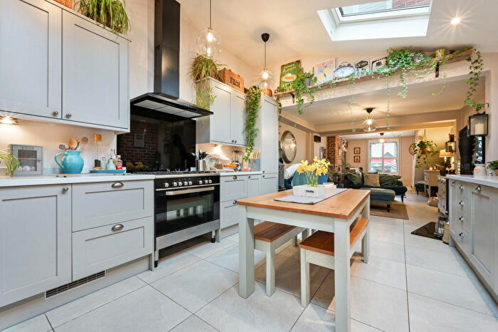 3 Bedroom Semi Detached House For Sale In Diceland Road, Banstead, SM7