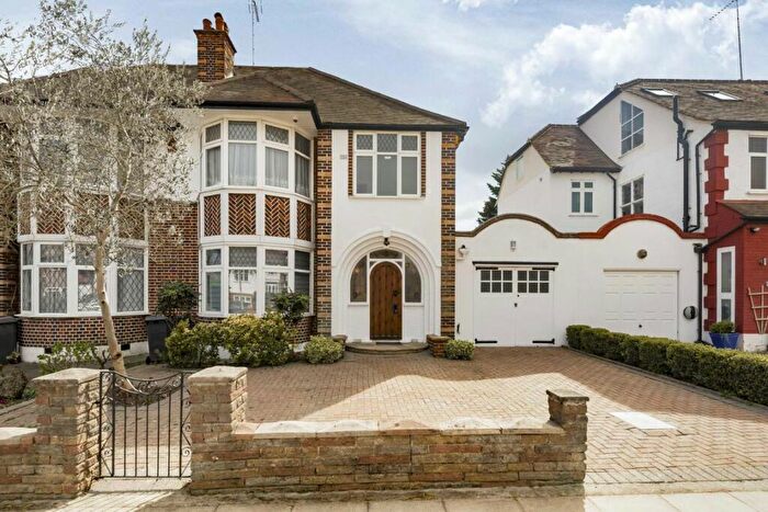 4 Bedroom House To Rent In Creighton Avenue, London, N2