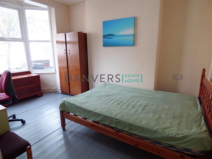 4 Bedroom Semi-Detached House To Rent In Paton Street, Leicester, LE3
