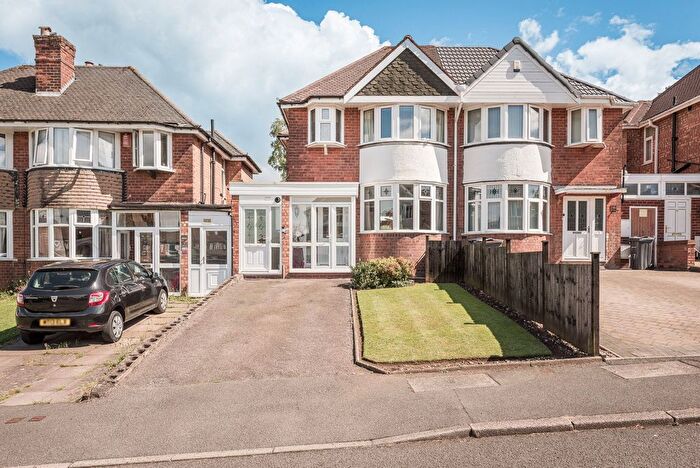 3 Bedroom Semi-Detached House For Sale In Shipton Road, Sutton Coldfield, B72