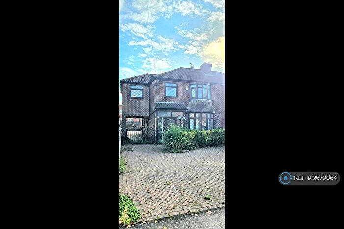 4 Bedroom Semi Detached House To Rent In Newearth Road, Worsley, Manchester, M28