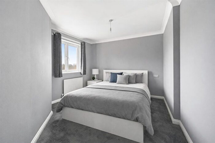 2 Bedroom Flat To Rent In Eastway, London, E9