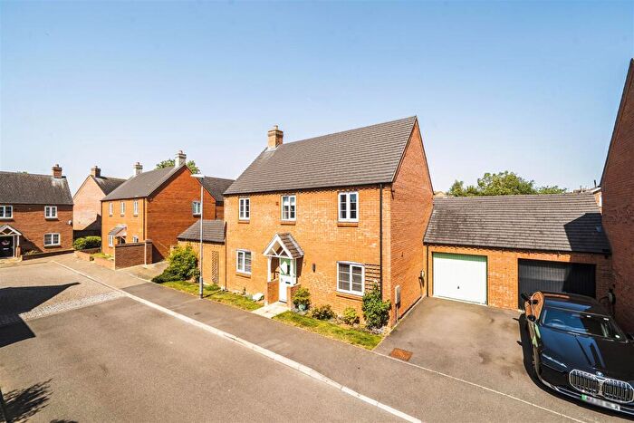 4 Bedroom Detached House For Sale In Freemans Way, Greens Norton, NN12