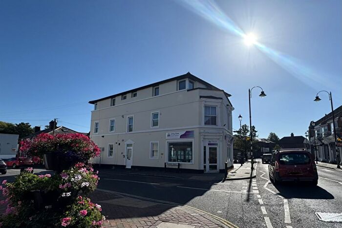 3 Bedroom Flat To Rent In Flat, North Street, Emsworth, PO10