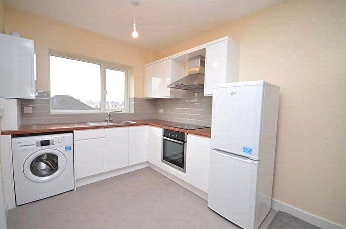 1 Bedroom Apartment To Rent In Chigwell Road, London, E18