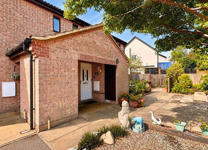 1 Bedroom Maisonette For Sale In Cricketers Close, Broomfield, Chelmsford, CM1