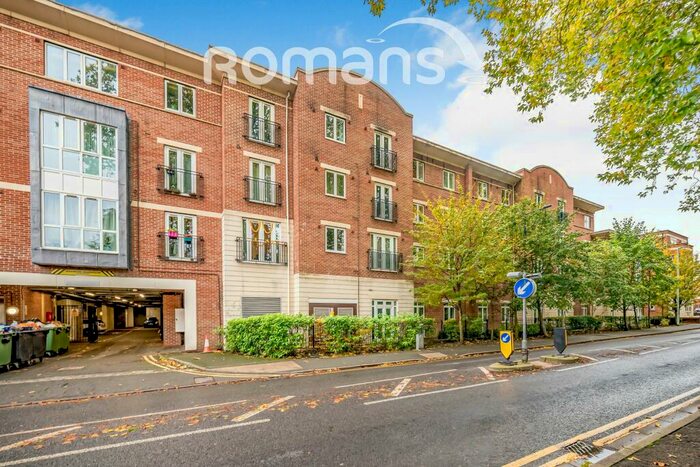 2 Bedroom Flat To Rent In Grenfell Road, SL6