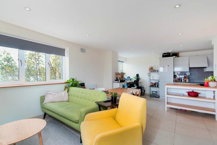 3 Bedroom Semi-Detached House To Rent In Coulgate Street, London SE4