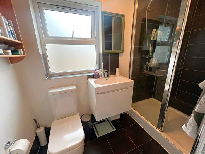 1 Bedroom Flat To Rent In Russell Road, Wimbledon, SW19