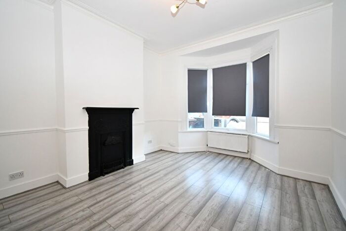 2 Bedroom Flat To Rent In St. Georges Road, Leyton, London, E10