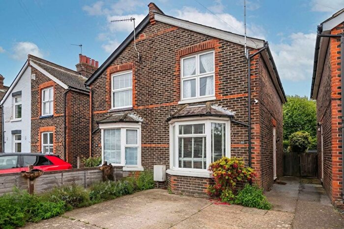 2 Bedroom Semi-Detached House For Sale In Emlyn Road, Redhill, RH1