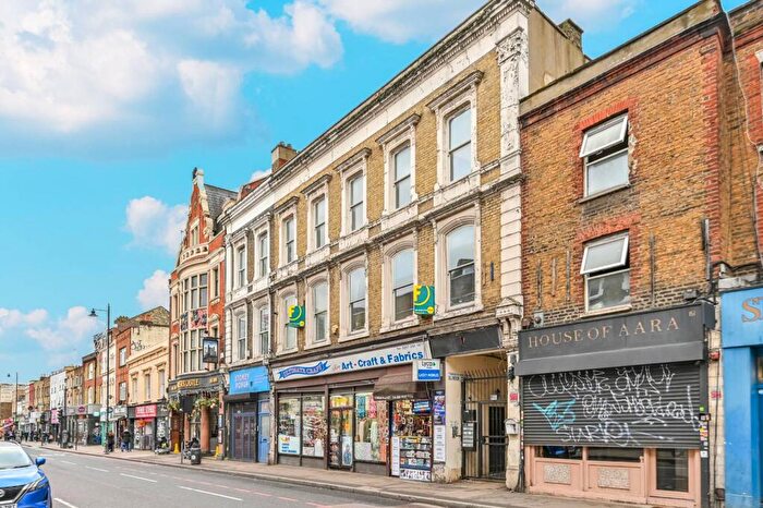 2 Bedroom Flat For Sale In Stoke Newington High Street, Stoke Newington, London, N16