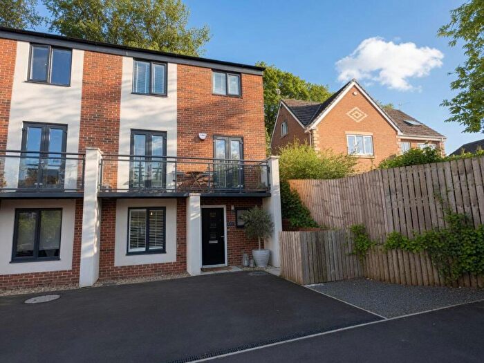 4 Bedroom Town House For Sale In Ferens Close, Durham, DH1