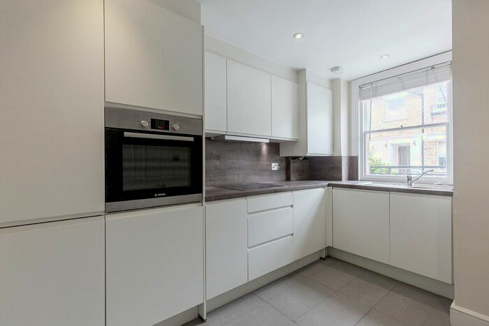2 Bedroom Flat To Rent In Hillgate Place, London, SW12
