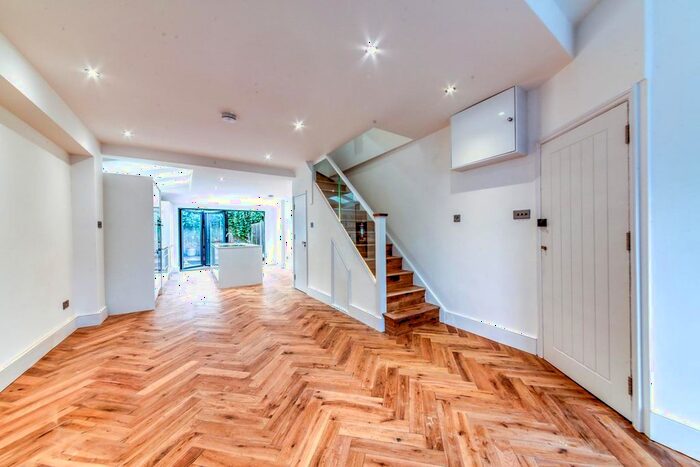 3 Bedroom Maisonette To Rent In Boxall Road, London, SE21