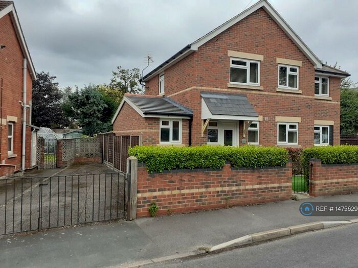 3 Bedroom Detached House To Rent In Belmont Road, Camberley, GU15