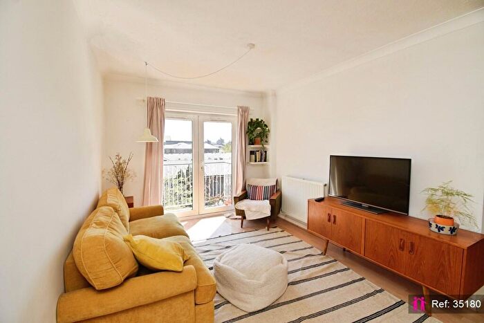 2 Bedroom Apartment For Sale In Millennium Drive, London, E14