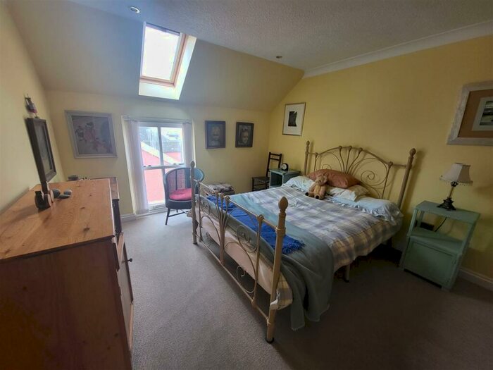 3 Bedroom Apartment For Sale In "Up Above" Flat, Cresswell Street, Tenby, Pembrokeshire., SA70