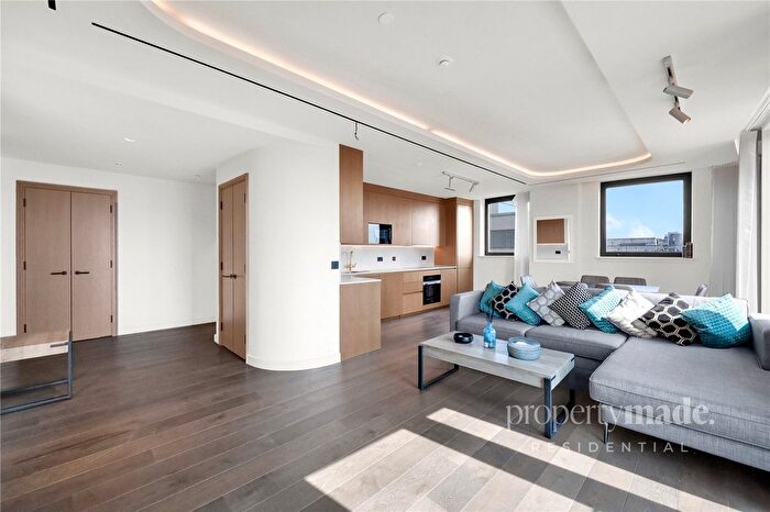 3 Bedroom Flat To Rent In Fareham Street, London, W1F