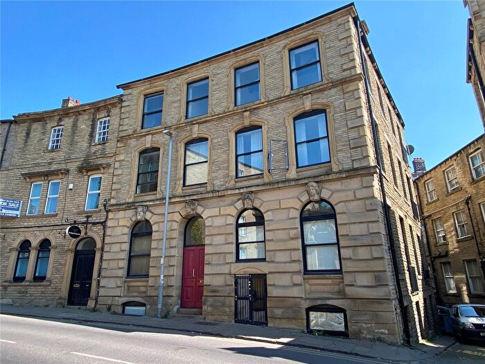 1 Bedroom Flat For Sale In Wellington Road, Dewsbury, WF13