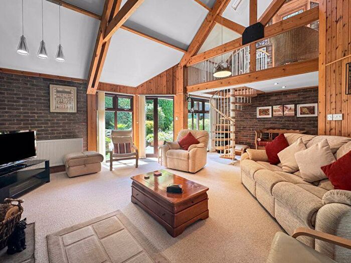 3 Bedroom Detached House For Sale In Pine Tree Close, Cowes, PO31