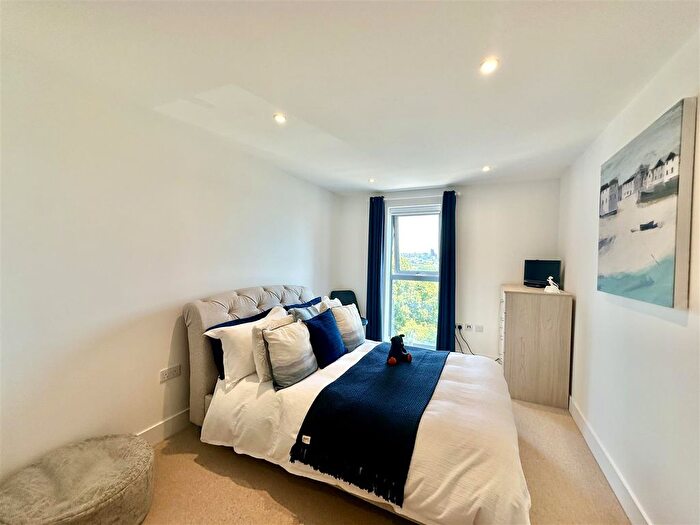 2 Bedroom Flat For Sale In Discovery Road, Plymouth, PL1
