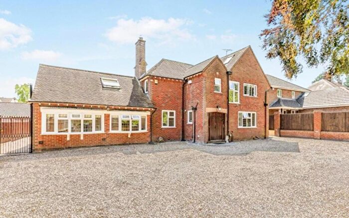 5 Bedroom Detached House For Sale In Wellingborough Road, Rushden, NN10