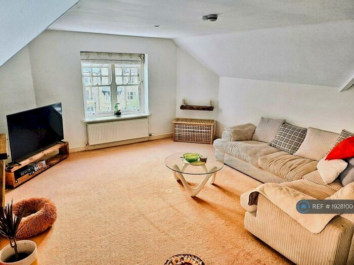 2 Bedroom Flat To Rent In Cornwall Road, Harrogate, HG1