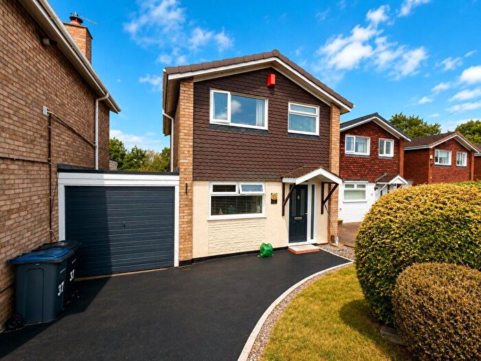 3 Bedroom Link Detached House For Sale In Burford Park Road, Birmingham, B38
