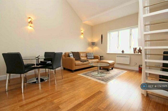 2 Bedroom Flat To Rent In Regents Court, Kingston Upon Thames, KT2