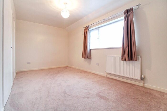 3 Bedroom Terraced House For Sale In Charlton Close, Penhill, Swindon, SN2
