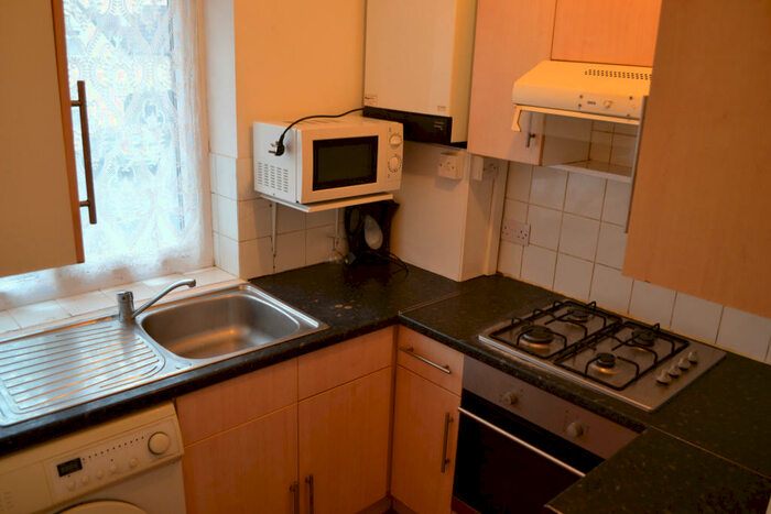 2 Bedroom Apartment To Rent In Chandos Crescenr, Edgware, HA8